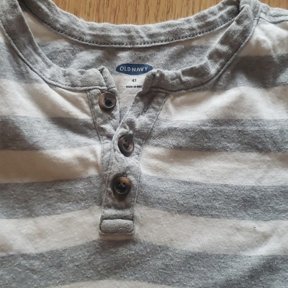 8 Short Sleeve Boy's T-shirts Size 4 T
